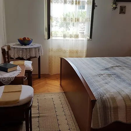 Roza 3* Vrboska