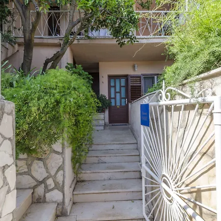 Casa de hóspedes Roza 3*