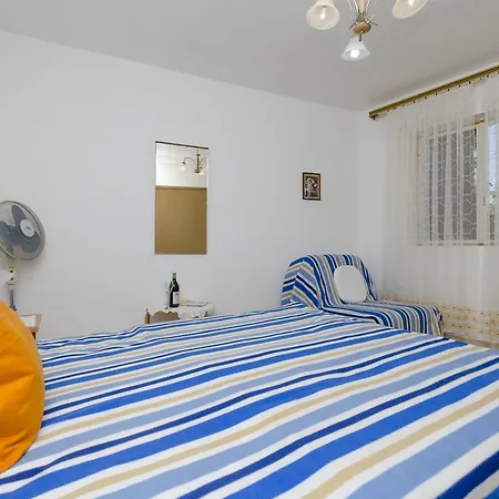 Casa de hóspedes Roza 3*